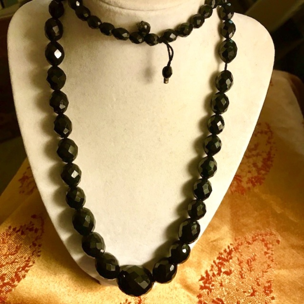 VICTORIAN/EDWARDIAN ? JET-BLACK-GLASS BEAD NECKLACE, MOURNING STYLE